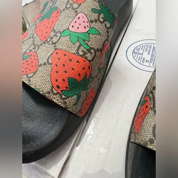 Gucci Black and Brown Strawberry Sandals - Picture 14 of 14